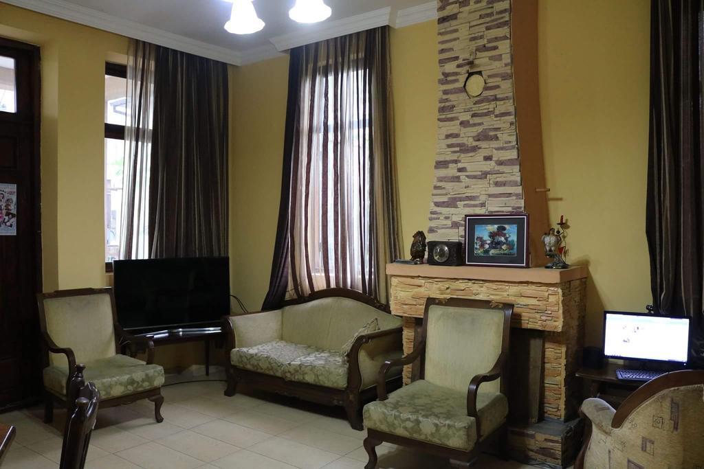 Guest House Barbi 코불레티 외부 사진